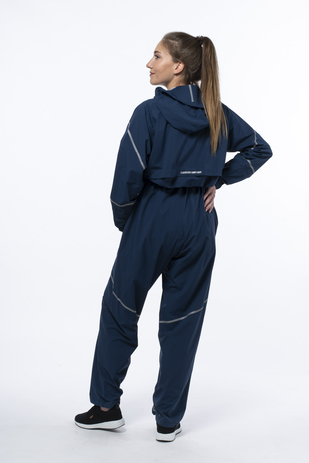 raijn-jumpsuit-blue-woman-back