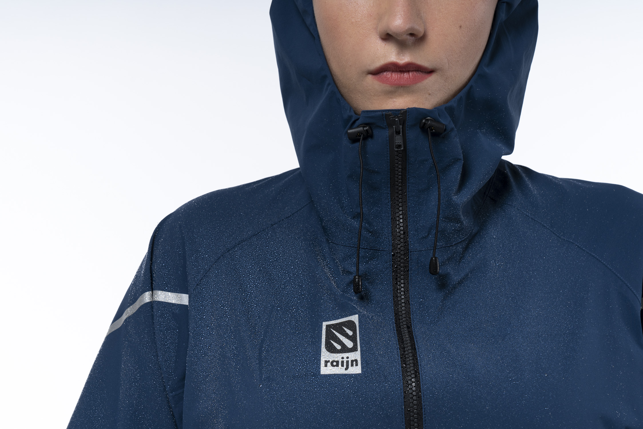 raijn-rain-jacket-jumpsuit-blue-woman-close