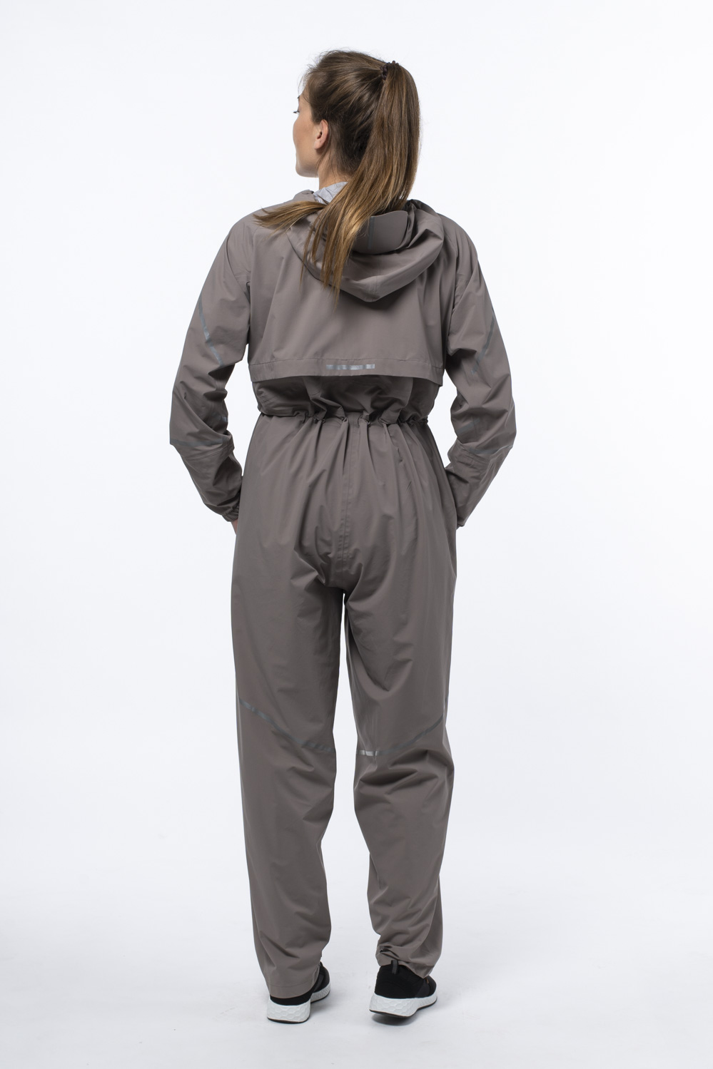 raijn-jumpsuit-grey-woman-back