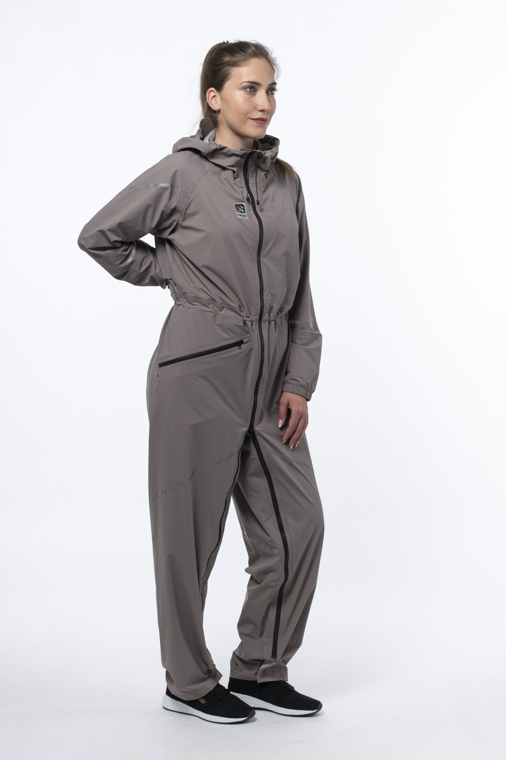 raijn-jumpsuit-grey-woman-back