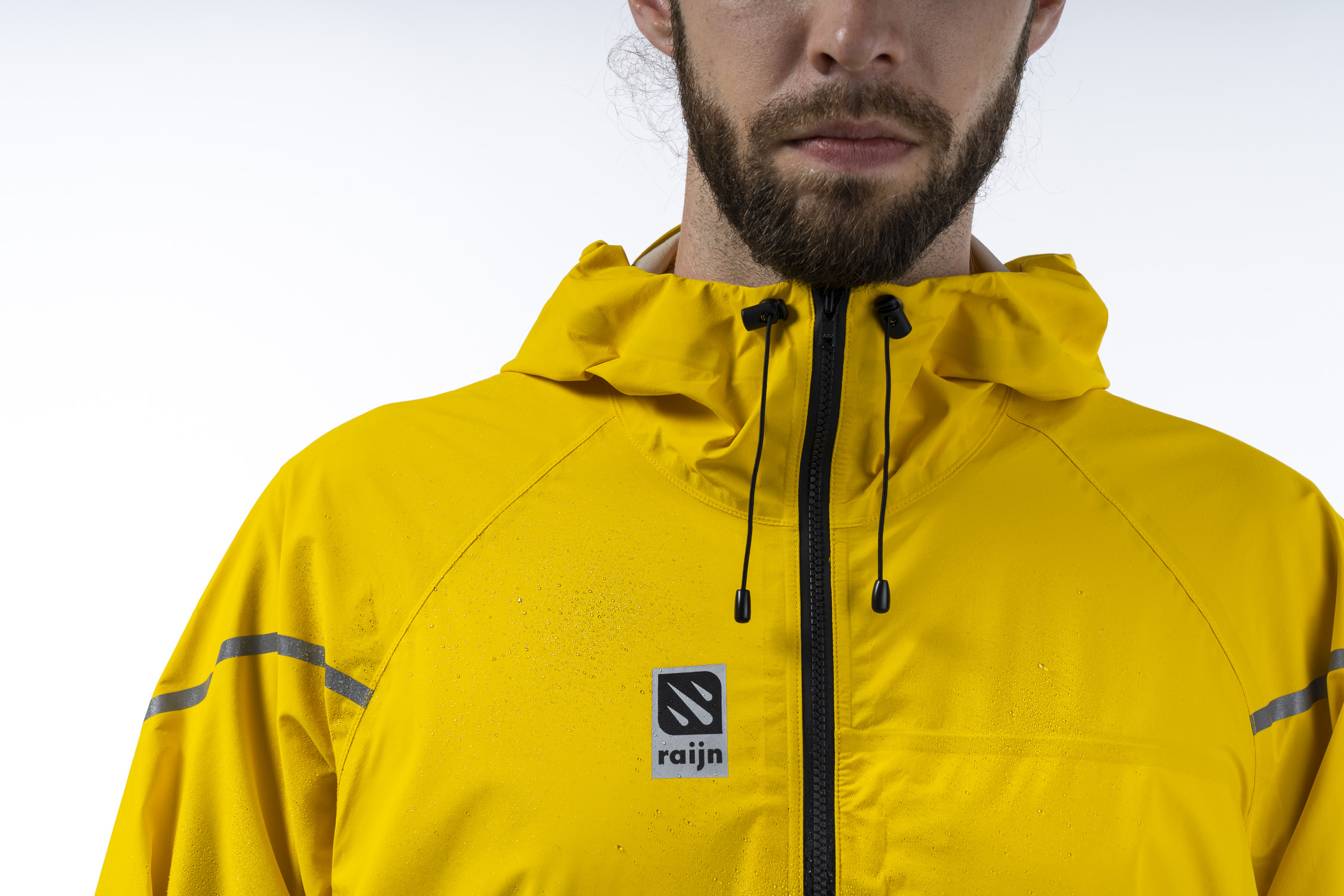 raijn-rain-jacket-jumpsuit-yellow-men-close_raindrops