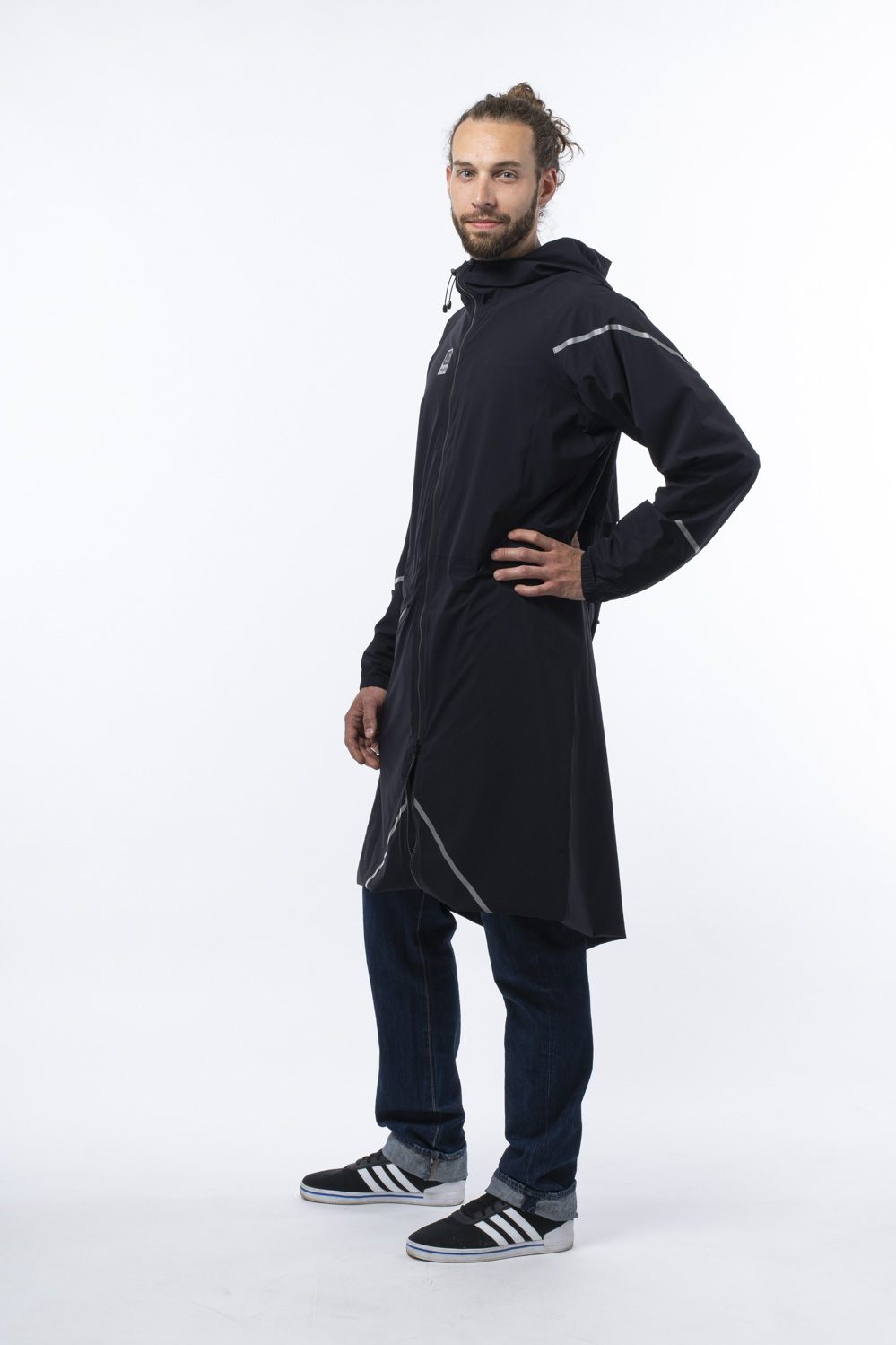 raijn-rain-jacket-black-men-side
