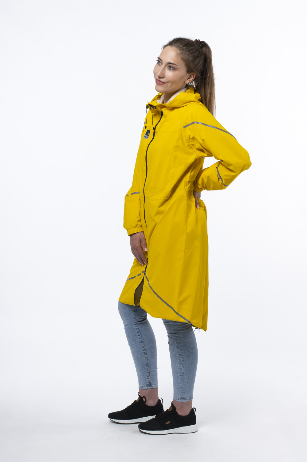 raijn-rain-jacket-yellow-woman-side